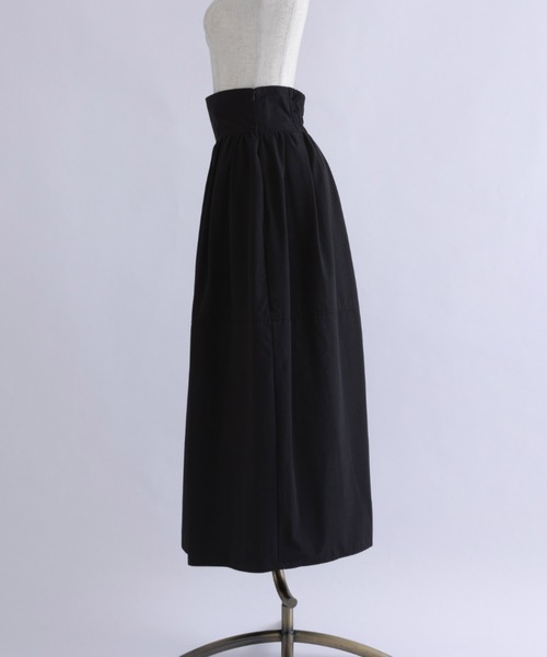 EN NEUME(エンノイム)の「Cocoon Silhouette Skirt(スカート・レディース・ライトカーキ/ブラック/オフホワイト・FREE)」の9枚目の写真