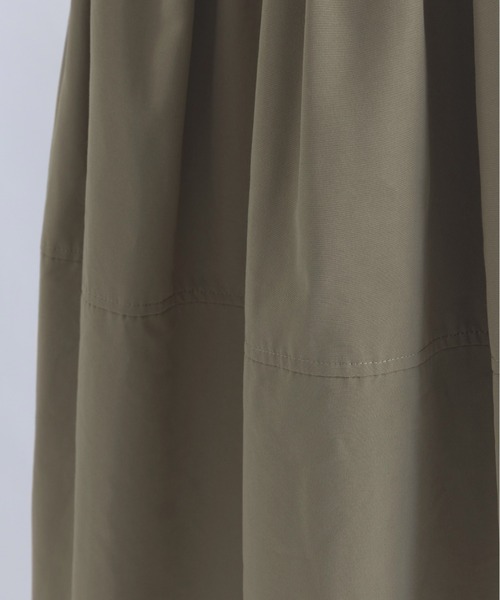 EN NEUME(エンノイム)の「Cocoon Silhouette Skirt(スカート・レディース・ライトカーキ/ブラック/オフホワイト・FREE)」の17枚目の写真