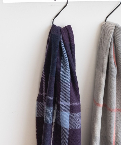 LAKOLE（ラコレ）の「アソートチェックマフラー / 131445（マフラー・レディース・ブルー/グレー/オフホワイト/カーキ/ブラック/パープル/オレンジ・FREE）」の6枚目の写真