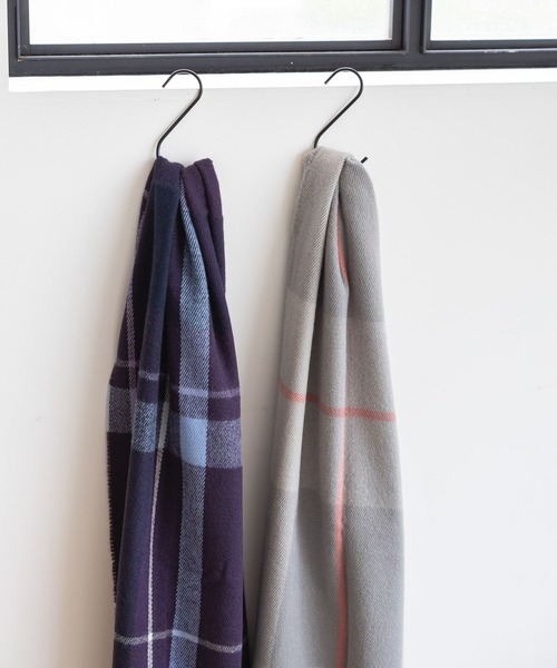 LAKOLE（ラコレ）の「アソートチェックマフラー / 131445（マフラー・レディース・ブルー/グレー/オフホワイト/カーキ/ブラック/パープル/オレンジ・FREE）」の8枚目の写真