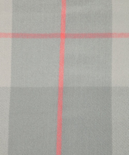 LAKOLE（ラコレ）の「アソートチェックマフラー / 131445（マフラー・レディース・ブルー/グレー/オフホワイト/カーキ/ブラック/パープル/オレンジ・FREE）」の16枚目の写真