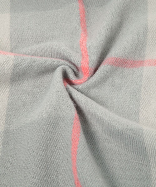 LAKOLE（ラコレ）の「アソートチェックマフラー / 131445（マフラー・レディース・ブルー/グレー/オフホワイト/カーキ/ブラック/パープル/オレンジ・FREE）」の18枚目の写真