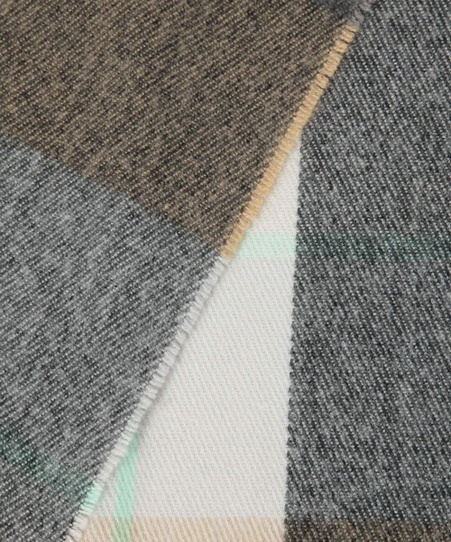 LAKOLE（ラコレ）の「アソートチェックマフラー / 131445（マフラー・レディース・ブルー/グレー/オフホワイト/カーキ/ブラック/パープル/オレンジ・FREE）」の20枚目の写真