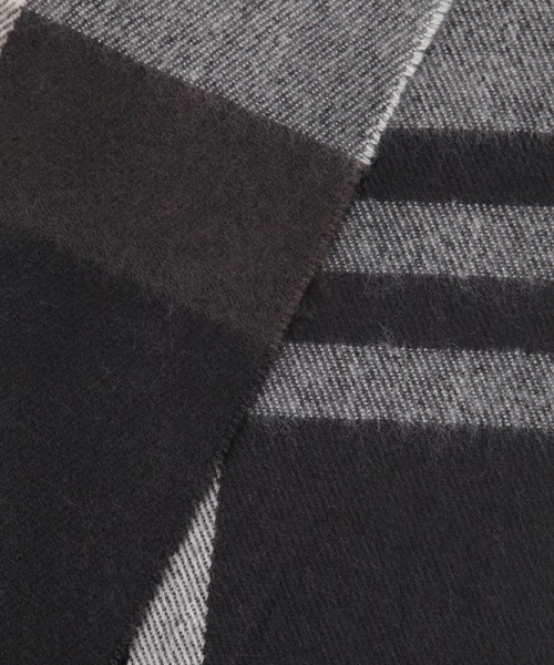 LAKOLE（ラコレ）の「アソートチェックマフラー / 131445（マフラー・レディース・ブルー/グレー/オフホワイト/カーキ/ブラック/パープル/オレンジ・FREE）」の22枚目の写真