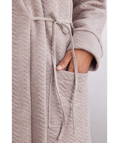 Intimissimi（インティミッシミ）の「Soft Chevron ナイトガウン（ガウン/バスローブ・レディース・アイボリー・M/L/S/M）」の6枚目の写真