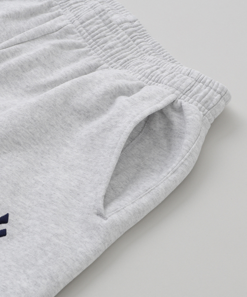 SPORTY&RICH（スポーティアンドリッチ）の「【SPORTY&RICH / スポーティアンドリッチ】YANKEES SERIF SWEATPANT（スウェットパンツ・メンズ・グレー・MEDIUM/SMALL）」の6枚目の写真