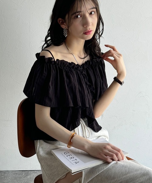 classicalelf(クラシカルエルフ)の「大人ガーリーに見せる。華奢魅せ♪2wayオフショルフリルデザインシアーブラウス(シャツ/ブラウス・レディース・ブラウン/ブラック/ベージュ/ホワイト・LARGE/X-LARGE/SMALL/MEDIUM)」の19枚目の写真