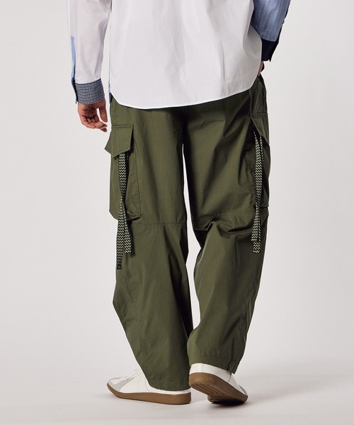 LANVIN en Bleu（ランバンオンブルー）の「【LANVIN en Bleu ESSENTIAL】VIARMES / ワイドテーパード カーゴパンツ（カーゴパンツ・メンズ・カーキ/ブラック・SMALL/MEDIUM/LARGE/X-LARGE）」の16枚目の写真