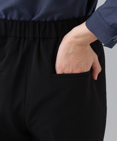 INDIVI（インディヴィ）の「【洗える／UVケア／スーツ】ストレッチタックテーパードパンツ（その他パンツ・レディース・ネイビー/アイボリー/ブラック・03/42/40/38/36/34/19/15 /13/12/05）」の5枚目の写真
