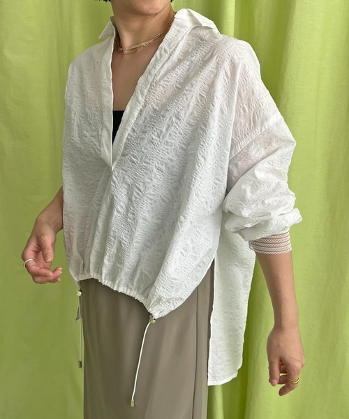 LHELBIE(レルビエ)の「ドロストスキッパーシャツ(シャツ/ブラウス・レディース・オフホワイト/ライトブルー/ブラック・M)」の2枚目の写真