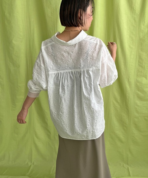 LHELBIE(レルビエ)の「ドロストスキッパーシャツ(シャツ/ブラウス・レディース・オフホワイト/ライトブルー/ブラック・M)」の7枚目の写真