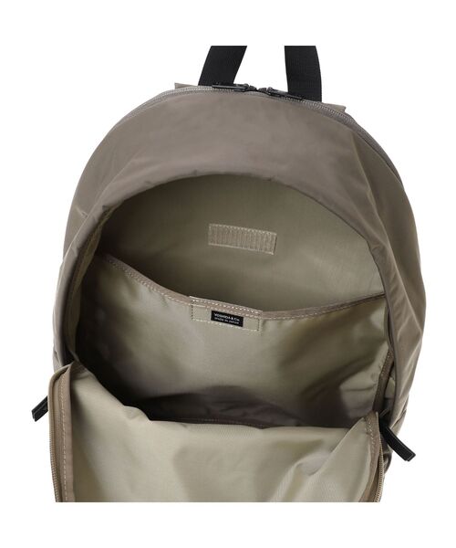 PORTER（ポーター）の「ムース デイパック(L)（バックパック/リュック・メンズ・ネイビー/ダークベージュ/ブラック・FREE）」の9枚目の写真