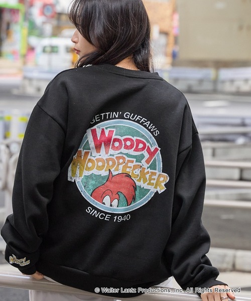 MONO-MART（モノマート）の「【UNIVERSAL×ゆうこん家のパークガイド】ヴィンテージライクビッグスウェット（スウェット・レディース・ブラック/グレイッシュベージュ/ブラック系/ダークネイビー・M/L）」の2枚目の写真