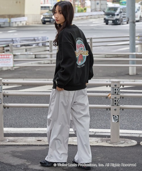 MONO-MART（モノマート）の「【UNIVERSAL×ゆうこん家のパークガイド】ヴィンテージライクビッグスウェット（スウェット・レディース・ブラック/グレイッシュベージュ/ブラック系/ダークネイビー・M/L）」の20枚目の写真