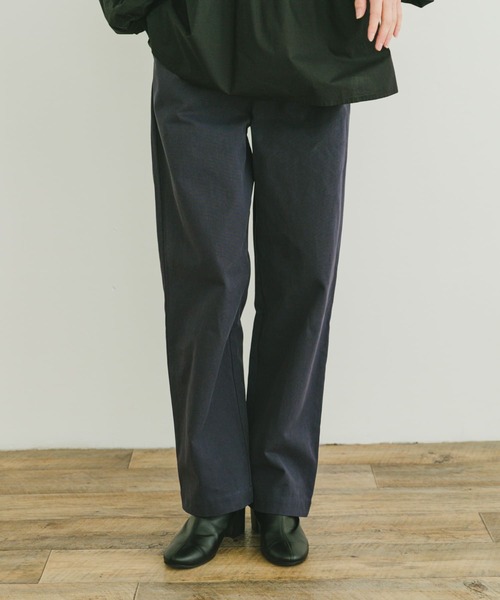 ITEMS URBANRESEARCH（アイテムズ アーバンリサーチ）の「ベーシックコットンパンツ（その他パンツ・レディース・ネイビー/ベージュ/カーキ・FREE）」の12枚目の写真
