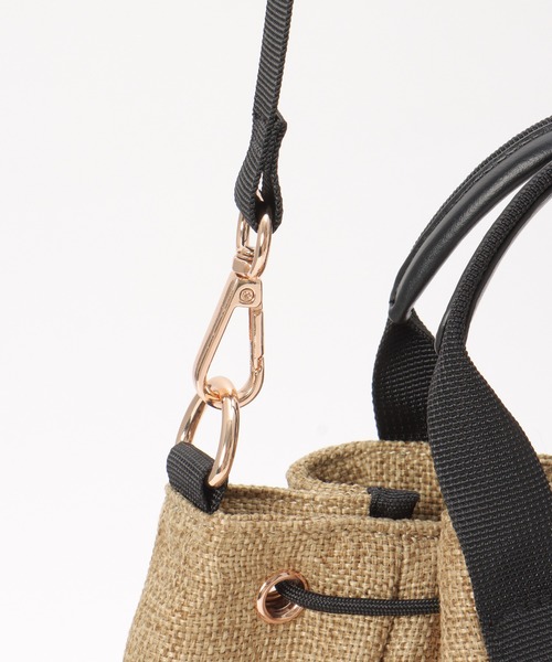 ikka(イッカ)の「ポリジュート2WAY巾着バッグ(ショルダーバッグ・レディース・ブラック/ベージュ・FREE)」の8枚目の写真