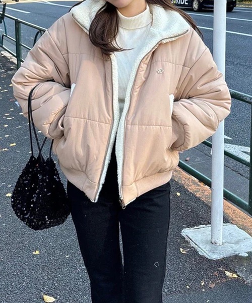 merrylatte(メリーラテ)の「リバーシブルボアダウンライクジャケット(ダウンジャケット/コート・レディース・ベージュ・FREE)」の4枚目の写真