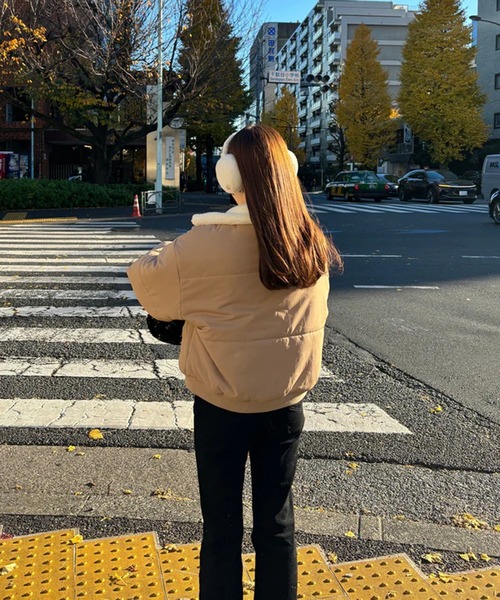 merrylatte(メリーラテ)の「リバーシブルボアダウンライクジャケット(ダウンジャケット/コート・レディース・ベージュ・FREE)」の6枚目の写真