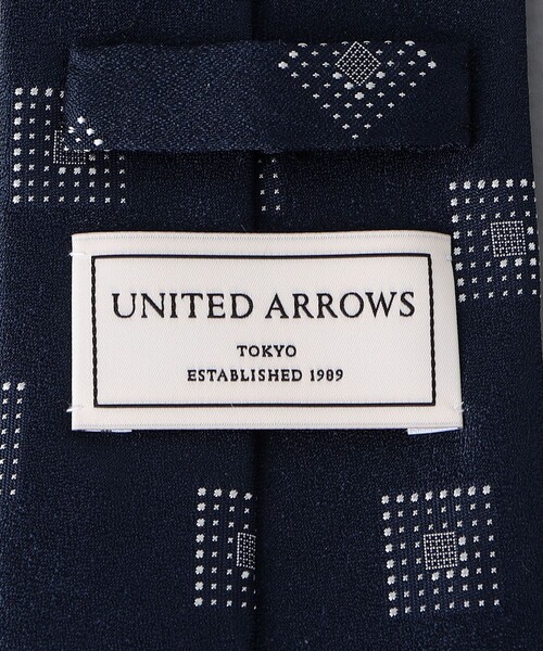 UNITED ARROWS(ユナイテッドアローズ)の「スクエア ジャガード ネクタイ(ネクタイ・メンズ・ダークブラウン/ネイビー・FREE)」の8枚目の写真