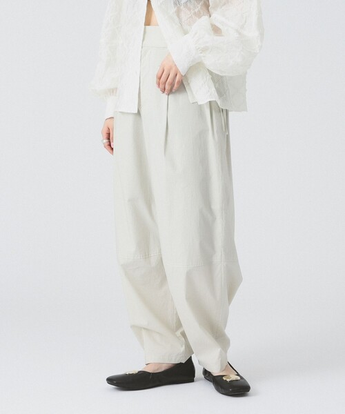 Ray BEAMS（レイビームス）の「RBS / サイドリボン コクーンパンツ（その他パンツ・レディース・アイボリー/ブラック・1/0）」の8枚目の写真