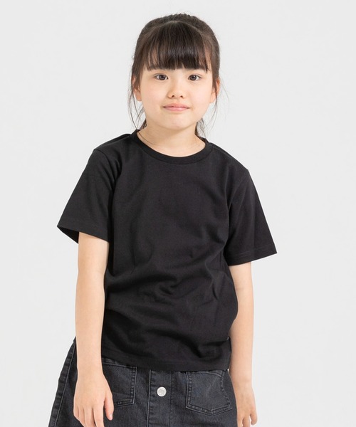 chil2（チルツー）の「綿100％ 無地 半袖Tシャツ（Tシャツ/カットソー・キッズ・ベージュ/オートミール/ミント/ネイビー/パープル/ラベンダー/イエロー/オレンジ/ホワイト/グリーン/ライトグリーン/レッド/ブラック/カーキ/サックスブルー/スモークピンク/チャコールグレー/クリーム/ブルー/グレイッシュブルー・80ｃｍ/90cm/100cm/110cm/120cm/130cm/140cm/150cm/160cm）」の2枚目の写真