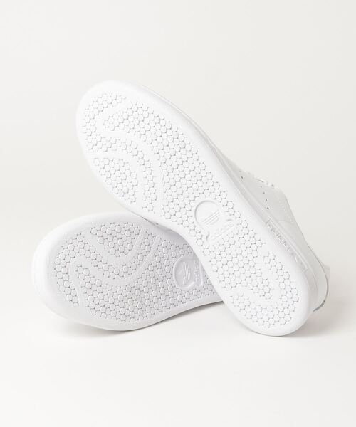 adidas(アディダス)の「adidas STAN SMITH アディダス スタンスミス(スニーカー・メンズ・ホワイト/ホワイト×ゴールド・23cm/23.5cm/24cm/24.5cm/25cm/25.5cm/26cm/26.5cm/27cm/27.5cm/28cm/22cm/22.5cm/28.5cm/29cm)」の4枚目の写真