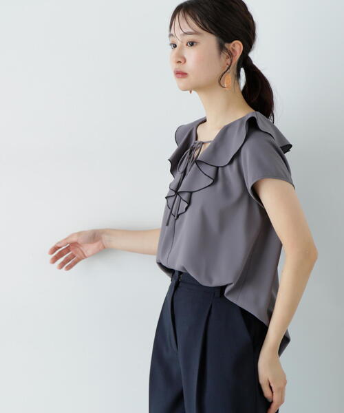 N.(N. Natural Beauty Basic)(エヌエヌナチュラルビューティーベーシック)の「バイカラーフレアブラウス(シャツ/ブラウス・レディース・オフホワイト/チャコールグレー/ライトグリーン・MEDIUM)」の21枚目の写真