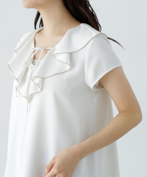 N.(N. Natural Beauty Basic)(エヌエヌナチュラルビューティーベーシック)の「バイカラーフレアブラウス(シャツ/ブラウス・レディース・オフホワイト/チャコールグレー/ライトグリーン・MEDIUM)」の7枚目の写真