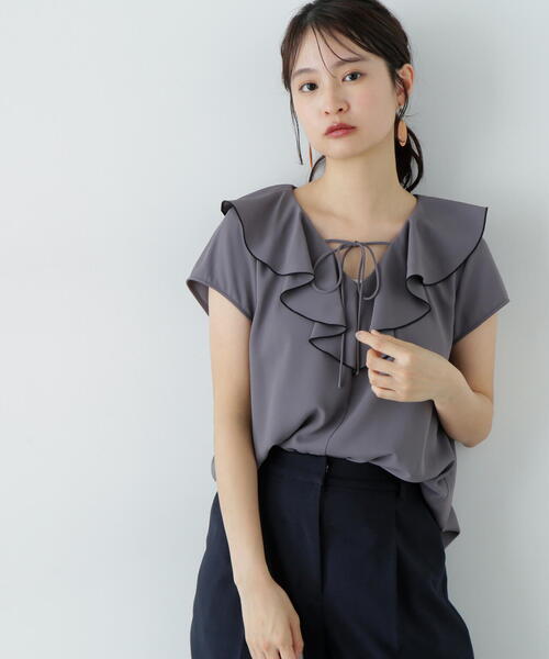 N.(N. Natural Beauty Basic)(エヌエヌナチュラルビューティーベーシック)の「バイカラーフレアブラウス(シャツ/ブラウス・レディース・オフホワイト/チャコールグレー/ライトグリーン・MEDIUM)」の2枚目の写真