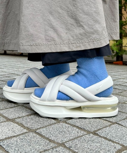 NIKE（ナイキ）の「W AIR MAX ISLA SANDAL　FJ5929-100（サンダル・レディース・ホワイト・26.0cm/25.0cm/24.0cm/22.0cm/23.0cm）」の2枚目の写真