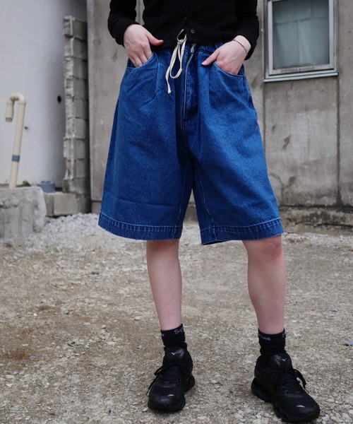 BEAVER(ビーバー)の「B omnivore/ビーオムニボー DENIM WIDE SHORTS デニムワイドショーツ(その他パンツ・メンズ・ブラック/ブルー・M/L)」の2枚目の写真