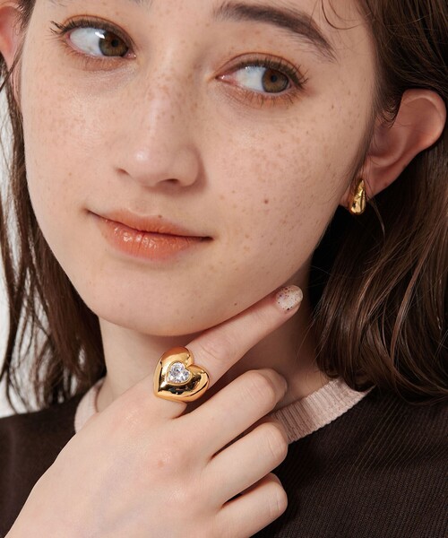 UNITED ARROWS（ユナイテッドアローズ）の「ボリュームハート リング（リング・レディース・シルバー/ゴールド・FREE）」の4枚目の写真