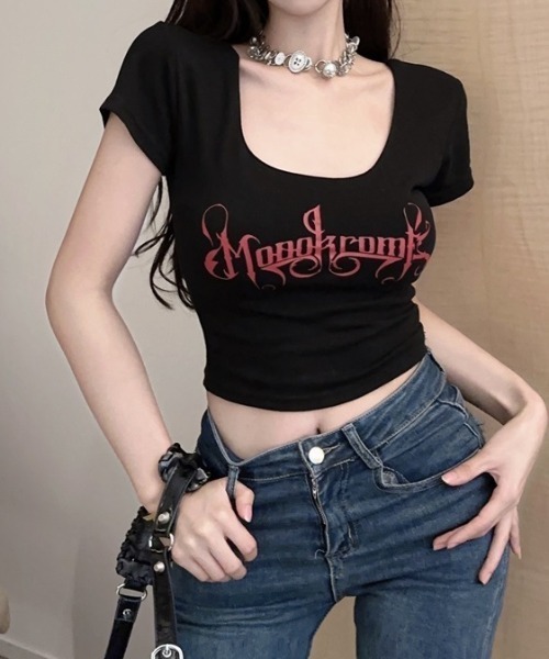 lilful(リルフル)の「Uネック フロントレタリングロゴプリント ショート丈ピチT(Tシャツ/カットソー・レディース・ホワイト/ブラック・S/M)」の14枚目の写真