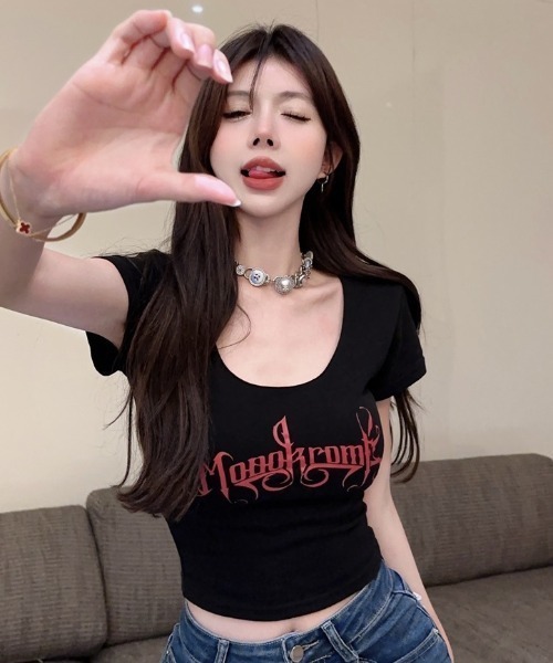 lilful(リルフル)の「Uネック フロントレタリングロゴプリント ショート丈ピチT(Tシャツ/カットソー・レディース・ホワイト/ブラック・S/M)」の15枚目の写真