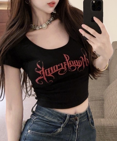 lilful(リルフル)の「Uネック フロントレタリングロゴプリント ショート丈ピチT(Tシャツ/カットソー・レディース・ホワイト/ブラック・S/M)」の16枚目の写真