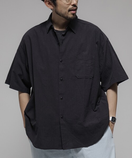 HINSON（ヒンソン）の「HINSON/ヒンソン レギュラーカラー ショートスリーブシャツ/シワ加工/リラックスフィット（シャツ/ブラウス・メンズ・ホワイト/ブラック/オフホワイト・MEDIUM/LARGE）」の3枚目の写真