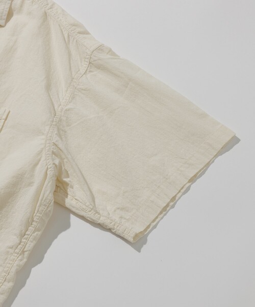 HINSON（ヒンソン）の「HINSON/ヒンソン レギュラーカラー ショートスリーブシャツ/シワ加工/リラックスフィット（シャツ/ブラウス・メンズ・ホワイト/ブラック/オフホワイト・MEDIUM/LARGE）」の7枚目の写真