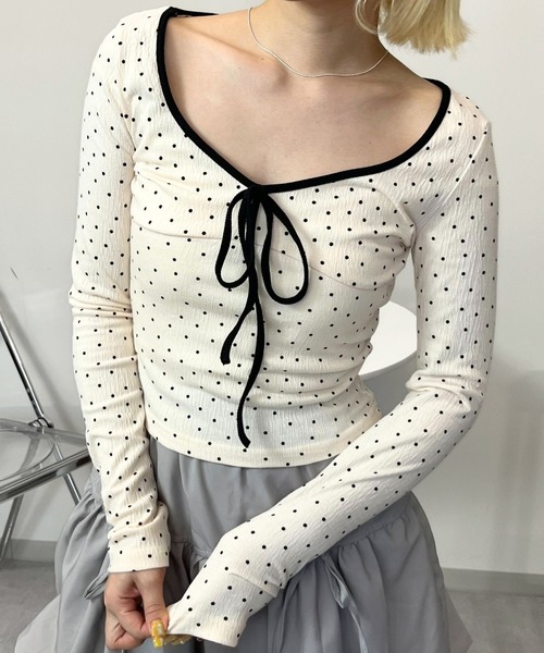 sevens(セブンズ)の「【sevens】CS フロントリボン配色ドットカットソー(Tシャツ/カットソー・レディース・ブラック/ホワイト・FREE)」の2枚目の写真