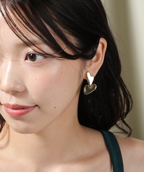 Monocoro toppi（モノコロトッピ）の「ニュアンス ハート ロング イヤリング（イヤリング・レディース・シルバー/ゴールド・フリー）」の5枚目の写真