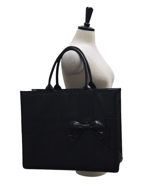 lilLilly（リルリリー）の「【両面デザイン】プレゼントボックスレザートートバッグ（ハンドバッグ・レディース・ブラック/ブルー/ホワイト/ピンク・FREE）」の14枚目の写真