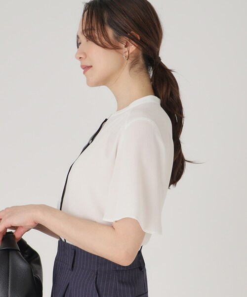 COUP DE CHANCE（クードシャンス）の「【洗える】配色デザインのブラウス（シャツ/ブラウス・レディース・ブルー/ホワイト/ライトグレー/オレンジ系/ネイビー・34/36/38/40）」の2枚目の写真