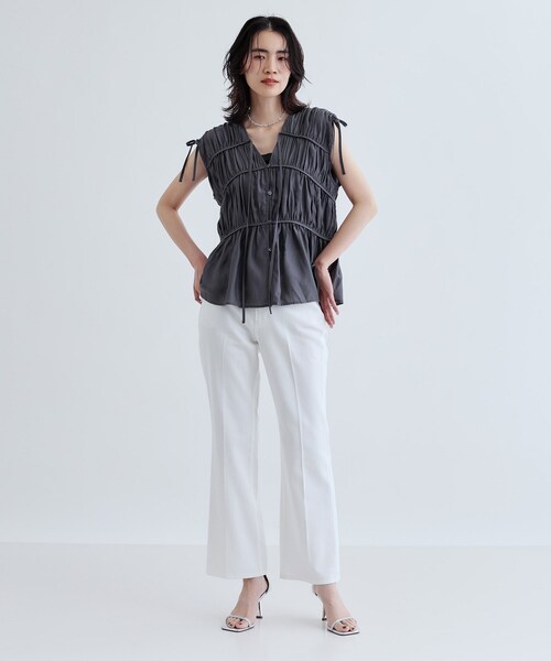 GALLEST(ギャレスト)の「ギャザースリーブレスブラウス(シャツ/ブラウス・レディース・ホワイト/ダークブラウン/チャコールグレー・38)」の4枚目の写真