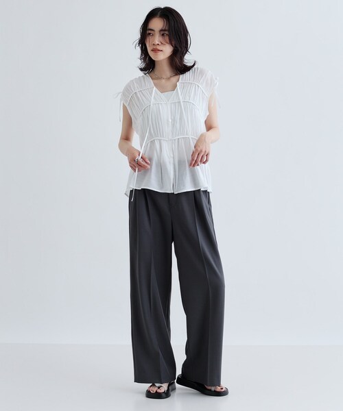 GALLEST(ギャレスト)の「ギャザースリーブレスブラウス(シャツ/ブラウス・レディース・ホワイト/ダークブラウン/チャコールグレー・38)」の11枚目の写真