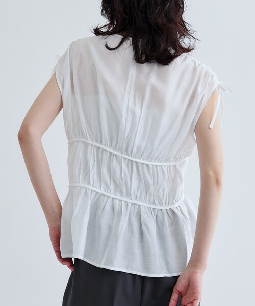 GALLEST(ギャレスト)の「ギャザースリーブレスブラウス(シャツ/ブラウス・レディース・ホワイト/ダークブラウン/チャコールグレー・38)」の14枚目の写真