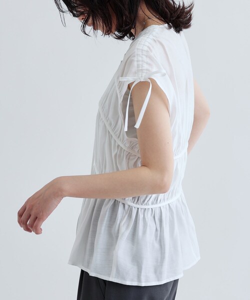 GALLEST(ギャレスト)の「ギャザースリーブレスブラウス(シャツ/ブラウス・レディース・ホワイト/ダークブラウン/チャコールグレー・38)」の15枚目の写真