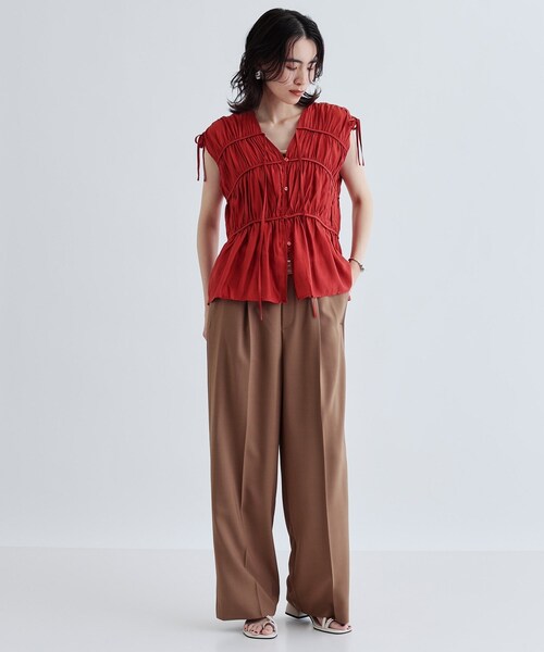 GALLEST(ギャレスト)の「ギャザースリーブレスブラウス(シャツ/ブラウス・レディース・ホワイト/ダークブラウン/チャコールグレー・38)」の16枚目の写真