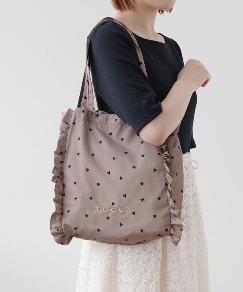 新品【TOCCA】DANCING LOVE FRILL SUBBAG サブバッグ 撥水】DANCING LOVE FRILL SUBBAG サブバッグ / TOCCA
