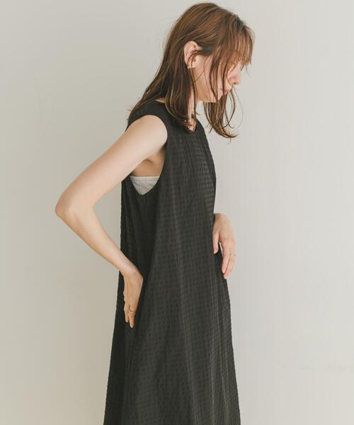 ITEMS URBANRESEARCH（アイテムズ アーバンリサーチ）の「サッカーノースリーブワンピース（ワンピース・レディース・ブラウン/ブラック/チェック・FREE）」の22枚目の写真