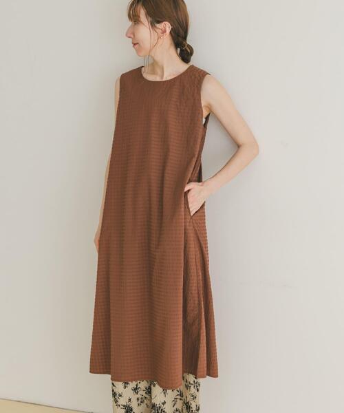 ITEMS URBANRESEARCH（アイテムズ アーバンリサーチ）の「サッカーノースリーブワンピース（ワンピース・レディース・ブラウン/ブラック/チェック・FREE）」の17枚目の写真