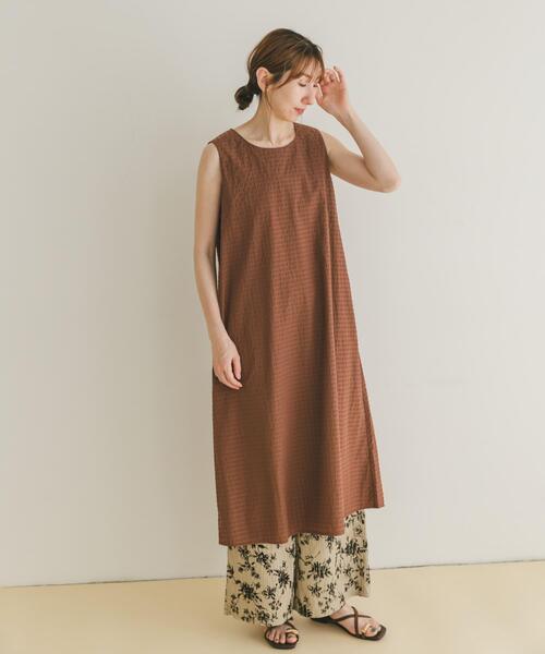 ITEMS URBANRESEARCH（アイテムズ アーバンリサーチ）の「サッカーノースリーブワンピース（ワンピース・レディース・ブラウン/ブラック/チェック・FREE）」の7枚目の写真